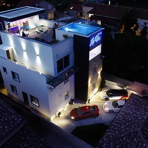 Luxury Lavie Guest house